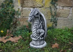 Gartendekoparadies Animaux-Alien sur un piédestal
