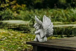 Gartendekoparadies Enfants & Anges-Ange assis avec des ailes