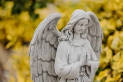 Gartendekoparadies Enfants & Anges-Ange priant avec des ailes