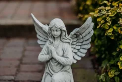 Gartendekoparadies Enfants & Anges-Ange priant avec des ailes