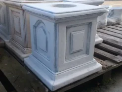 Gartendekoparadies Colonnes & Socles-Base avec deux reliefs