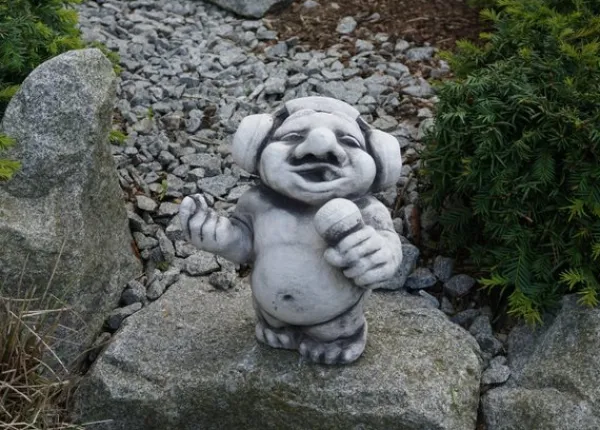 Gartendekoparadies Trolls-DJ troll : "Rock Me"