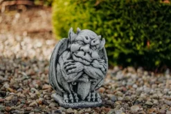 Gartendekoparadies Gargouilles-Gargoyle with Sword