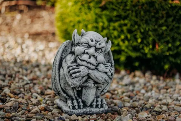 Gartendekoparadies Gargouilles-Gargoyle with Sword