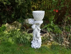 Gartendekoparadies Belle|Jardinières-Garçon avec un pot de fleurs