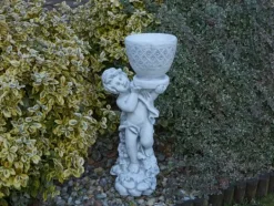 Gartendekoparadies Belle|Jardinières-Garçon avec un pot de fleurs