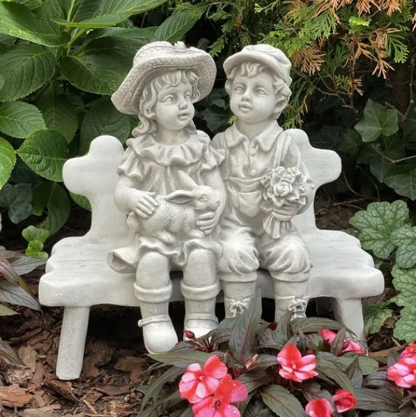 Gartendekoparadies Enfants & Anges-Garçon et fille sur un banc
