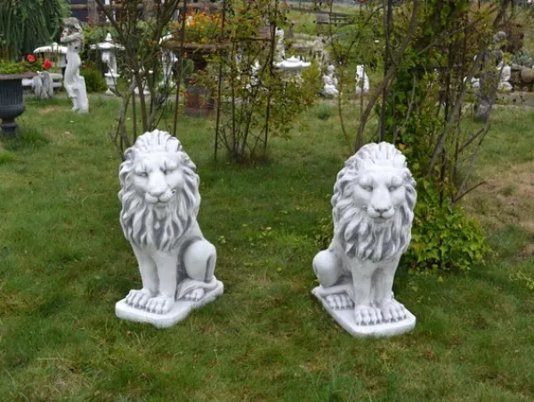 Gartendekoparadies Animaux-Grand lion Leo regardant droit