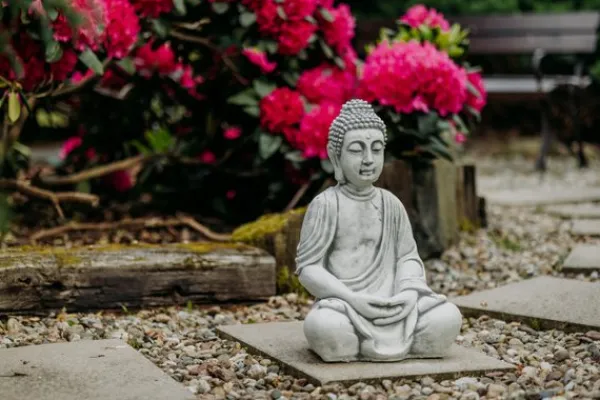 Gartendekoparadies Bouddhas-Grande statue de Bouddha en coloris gris