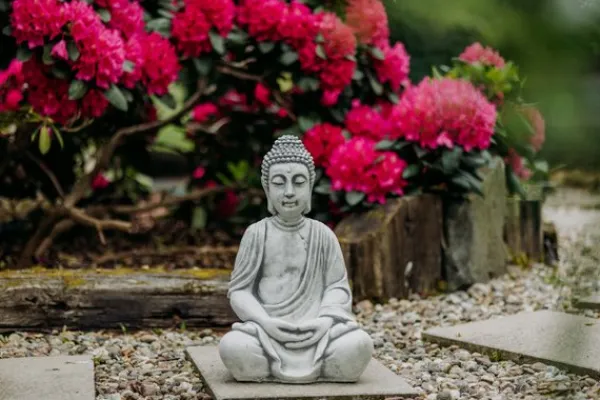 Gartendekoparadies Bouddhas-Grande statue de Bouddha en coloris gris