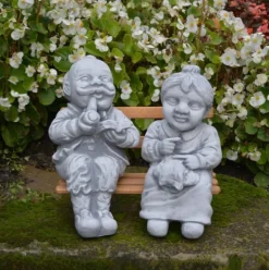 Gartendekoparadies Enfants & Anges-Grand-père et grand-mère sur un banc dans le jardin