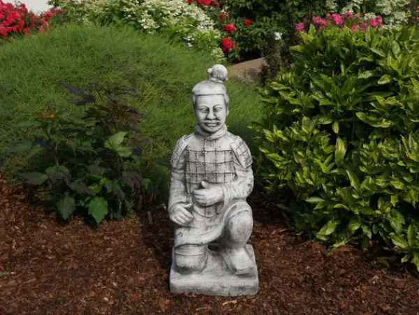 Gartendekoparadies Figures & Statues-Guerrier chinois en terre cuite agenouillé