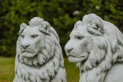 Gartendekoparadies Animaux-Immense lion de pierre sur socle tourné vers la gauche