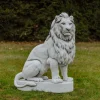 Gartendekoparadies Animaux-Immense lion de pierre sur socle tourné vers la droite