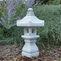 Gartendekoparadies Lanternes En Pierre-Lampe en pierre tachi-gata : symbole de la culture asiatique
