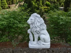 Gartendekoparadies Animaux-Lion avec bouclier sur la patte droite