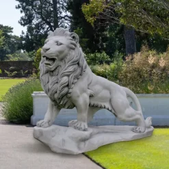 Gartendekoparadies Animaux-Lion de pierre sur rocher : regardant vers la gauche