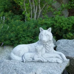 Gartendekoparadies Animaux-Louve avec petit chiot