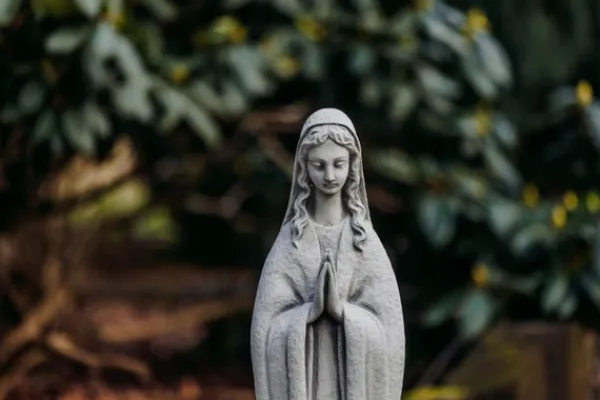 Gartendekoparadies Figures & Statues-Mère Marie moderne