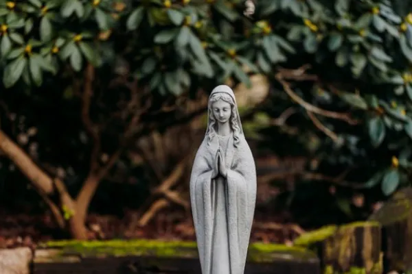 Gartendekoparadies Figures & Statues-Mère Marie moderne