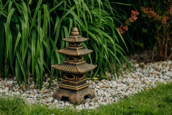 Gartendekoparadies Lanternes En Pierre-Pagode japonaise dans une palette de couleurs exclusive