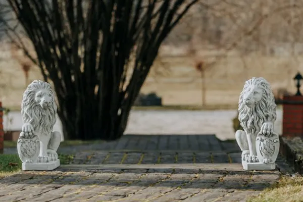 Gartendekoparadies Animaux-Prix ??spécial : paire de lions avec bouclier