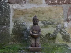 Gartendekoparadies Bouddhas-Statue de Bouddha enchanteresse sur un piédestal