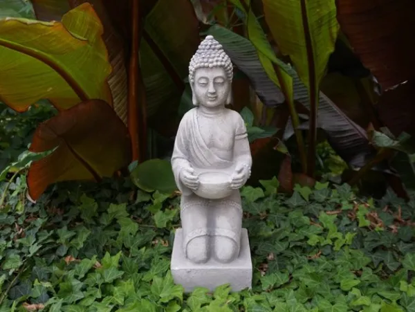 Gartendekoparadies Bouddhas-Statue de Bouddha enchanteresse sur un piédestal