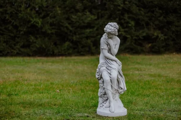 Gartendekoparadies Figures & Statues-Statue de femme sur socle