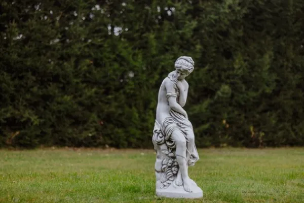 Gartendekoparadies Figures & Statues-Statue de femme sur socle