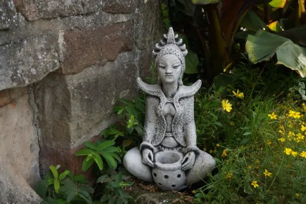 Gartendekoparadies Bouddhas-Statue de la déesse hindoue Sarasvati