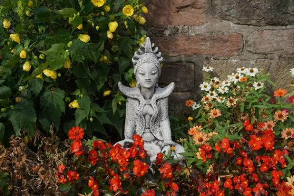 Gartendekoparadies Bouddhas-Statue de la déesse hindoue Sarasvati