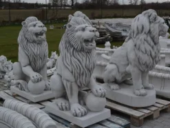 Gartendekoparadies Animaux-Statue de lion à gauche avec ballon