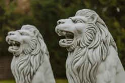 Gartendekoparadies Animaux-Statue de lion avec boule à droite