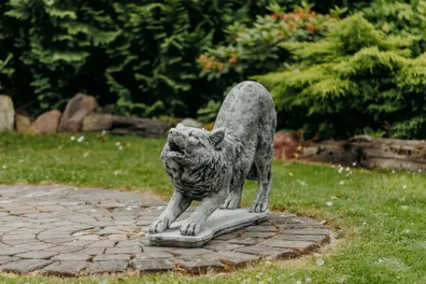 Gartendekoparadies Animaux-Statue de loup : en attaquant