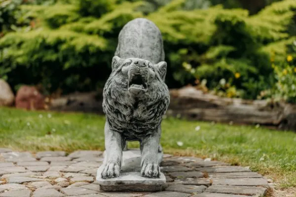Gartendekoparadies Animaux-Statue de loup : en attaquant