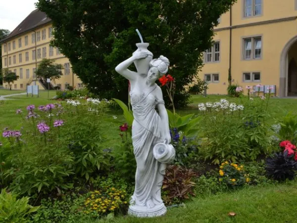 Gartendekoparadies Figures & Statues-Statue de taille moyenne de la marraine Maia