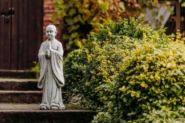 Gartendekoparadies Bouddhas-Statue debout d'un moine bouddha
