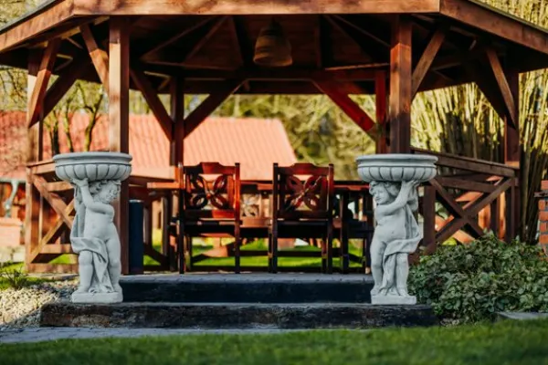 Gartendekoparadies Jardinières-Statue garçon avec bol de plantes à droite