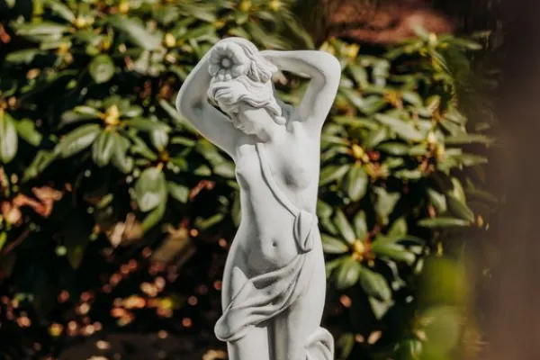 Gartendekoparadies Figures & Statues-Statue érotique d'une femme aux cheveux flottants