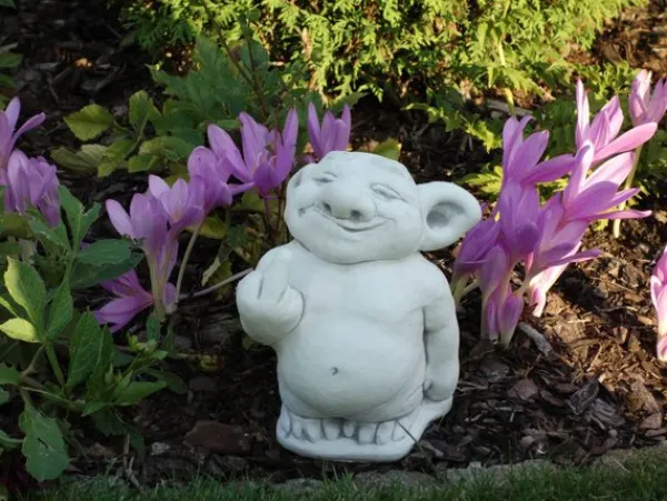 Gartendekoparadies Trolls-Troll montre le majeur