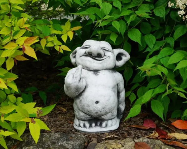 Gartendekoparadies Trolls-Troll montre le majeur