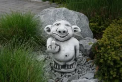 Gartendekoparadies Trolls-Troll XXL montre le majeur