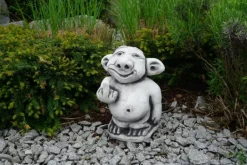 Gartendekoparadies Trolls-Troll XXL montre le majeur