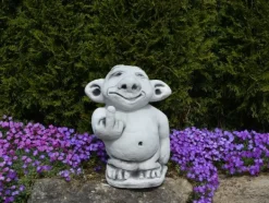 Gartendekoparadies Trolls-Troll XXL montre le majeur