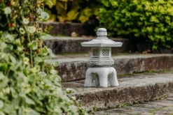Gartendekoparadies Lanternes En Pierre-Un point culminant : la lanterne japonaise en pierre Oki-gata